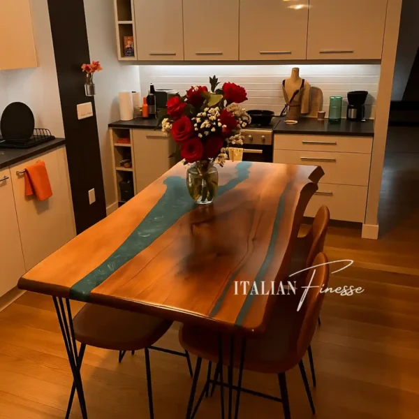 Tavolo in noce europeo con inserto in resina azzurra effetto fiume, gambe a forcina nere, ambientato in una cucina moderna con bouquet di fiori rossi al centro.