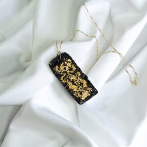 Collana Rettangolare in Pietra Lavica dell'Etna e Oro