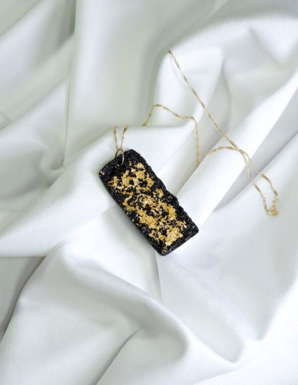 Collana Rettangolare in Pietra Lavica dell'Etna e Oro