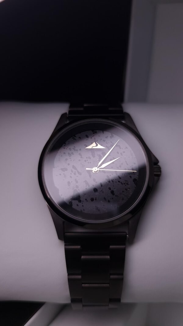Orologio in Pietra Lavica e Titanio con Movimento Giapponese - immagine 2